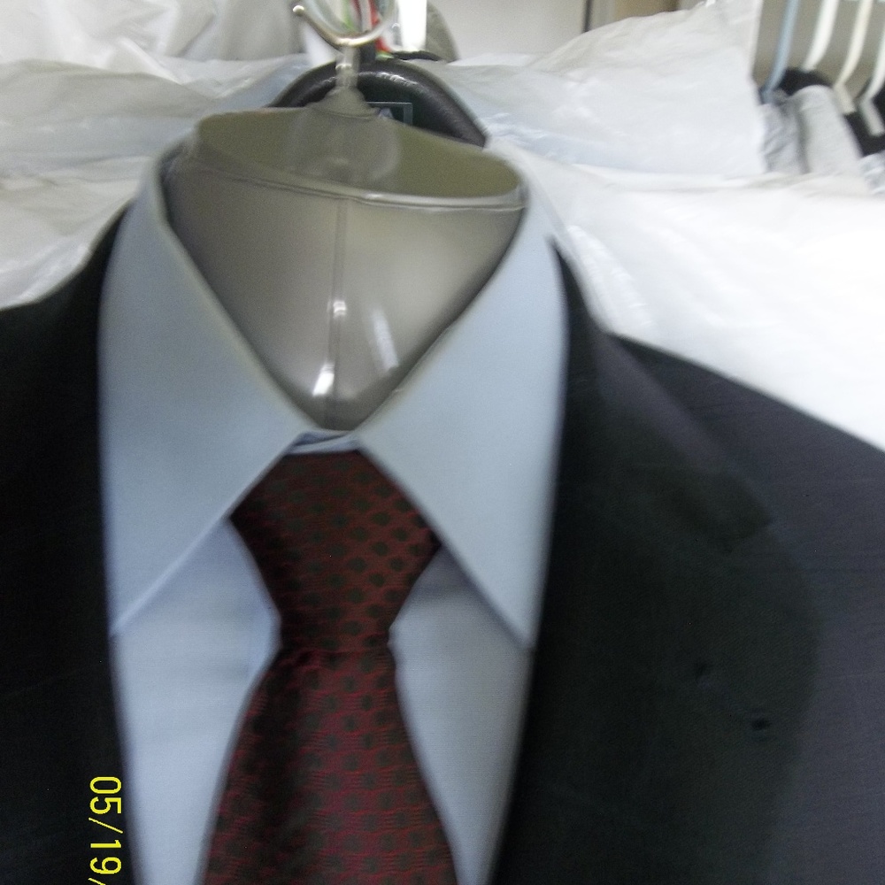 CA401- Jos A Bank Dk Blue Windowpane Suit